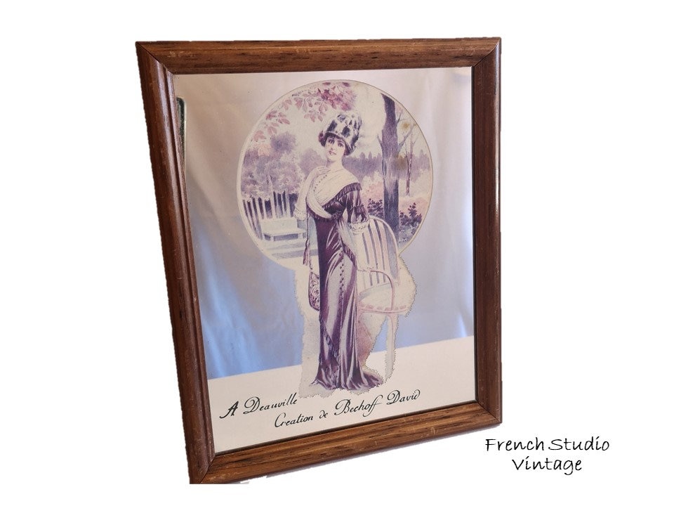 Vintage Français Wall Mirror Imprimé Habillé 30S Lady Deauvill Art Display Gift Wood Frame/studio Vi