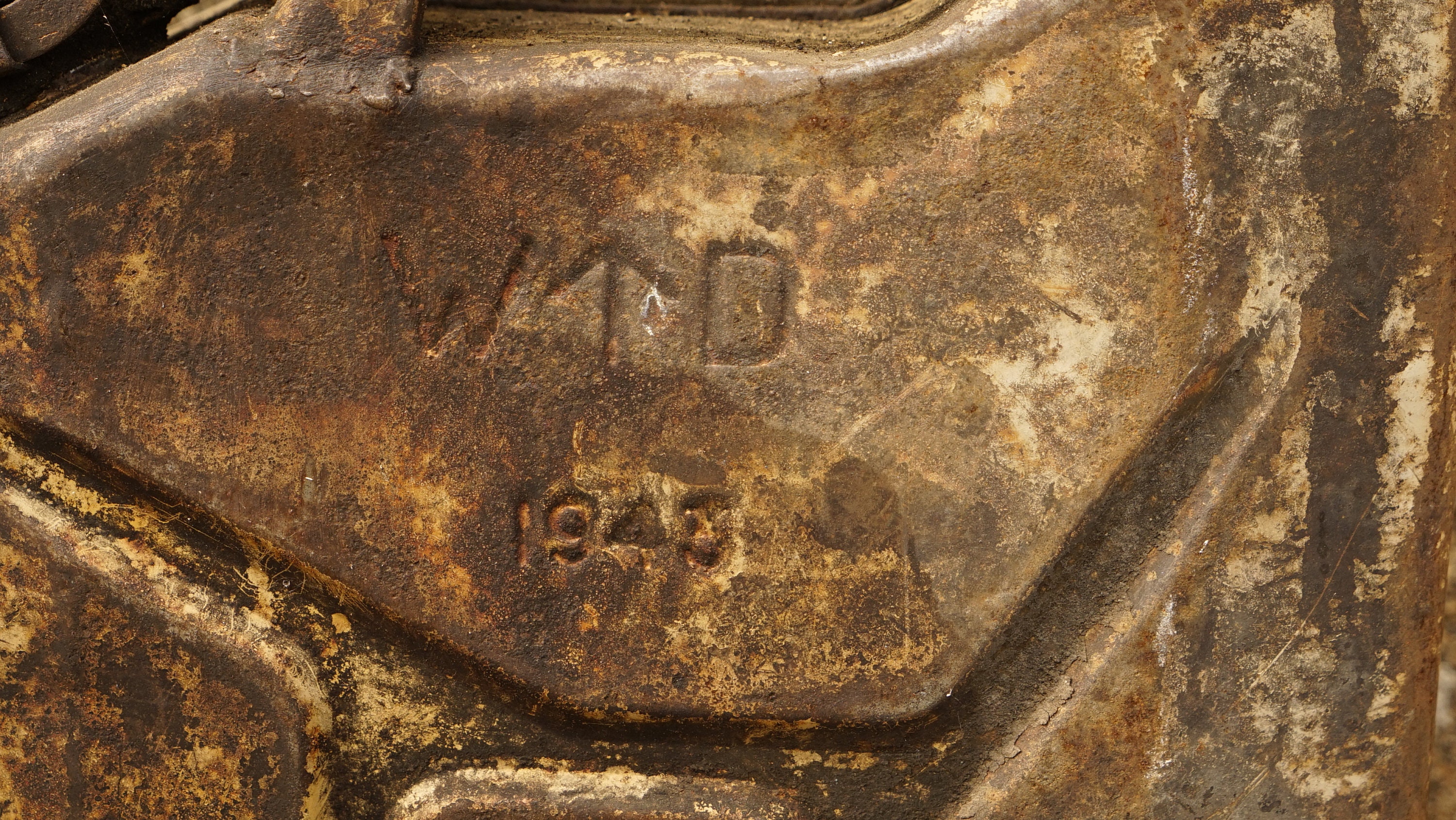 ヴィンテージ 1943 金属製ジェリカン：フランス軍コレクターズアイテム