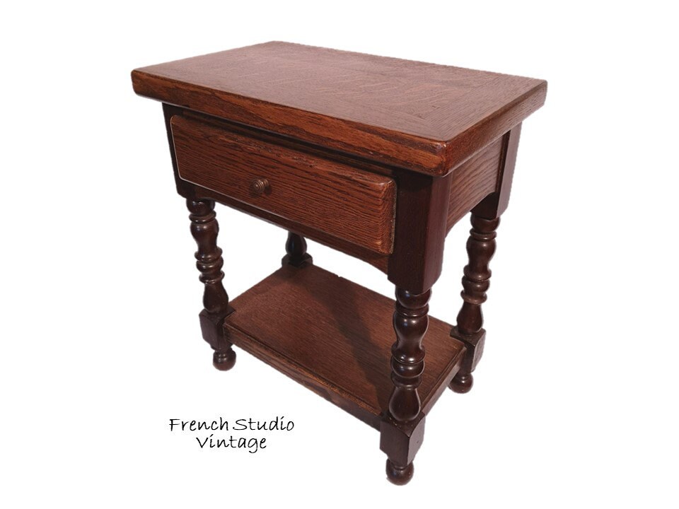 Vintage Français Night Stand Table d'appoint en Bois de Chêne avec Tiroir Armoire Heavy Country Home