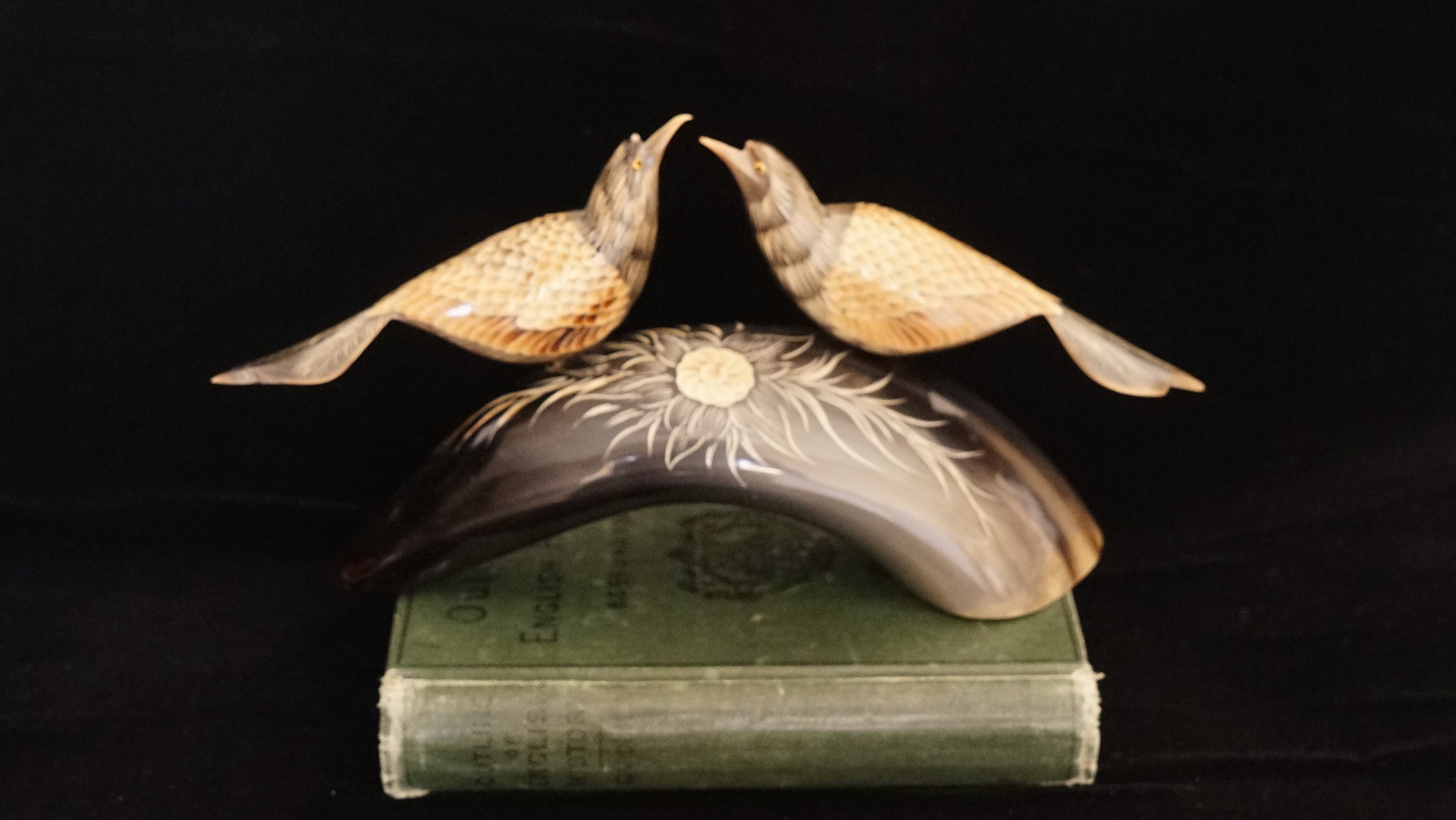 ヴィンテージの角のある鳥の置物、彫像、手彫りのアート装飾品 - Etsy 日本