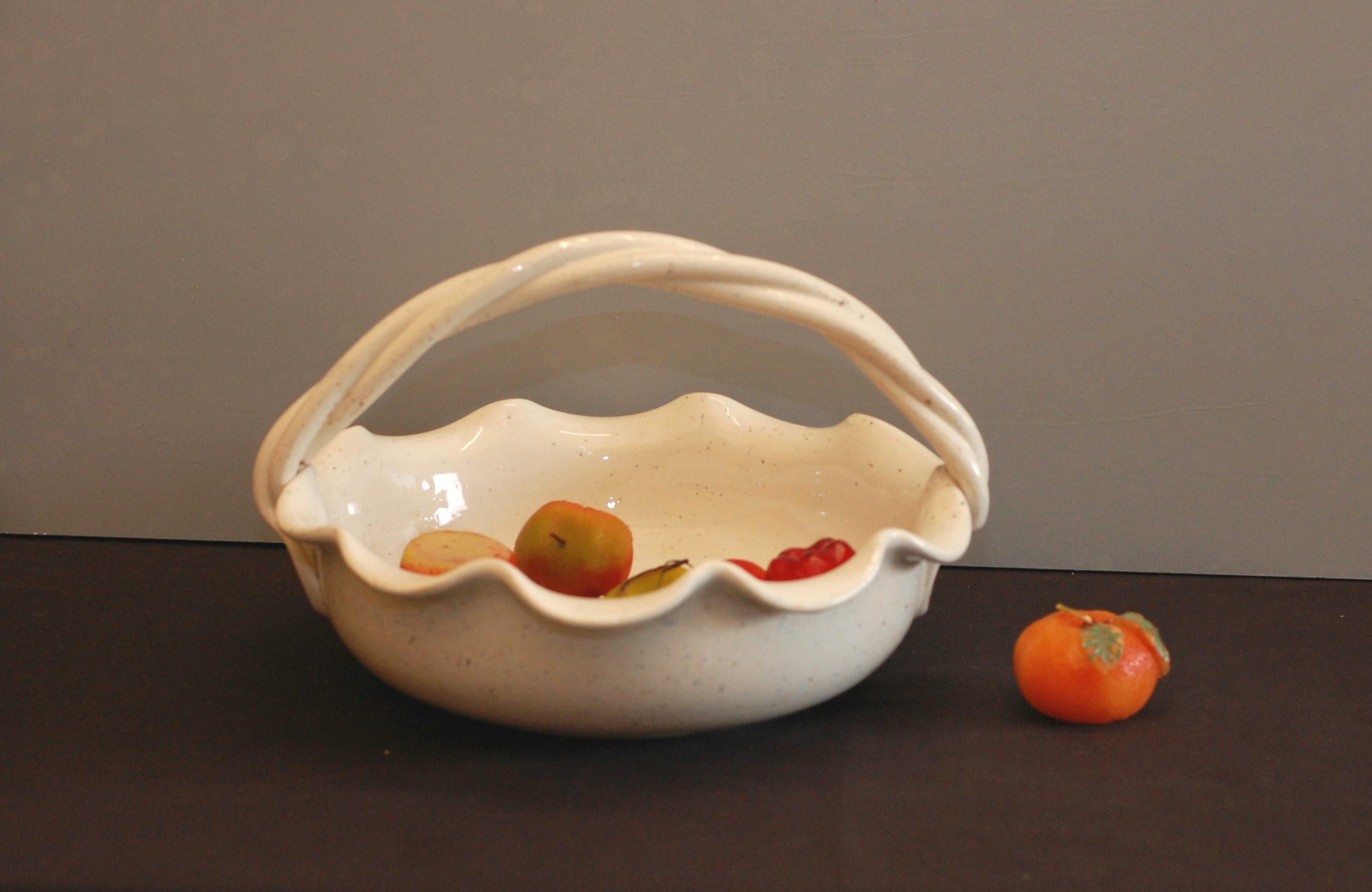 Vintage Ceramic Basket Fruit Bowl Planter Flower Home Decor Display/Français Studio Vintage