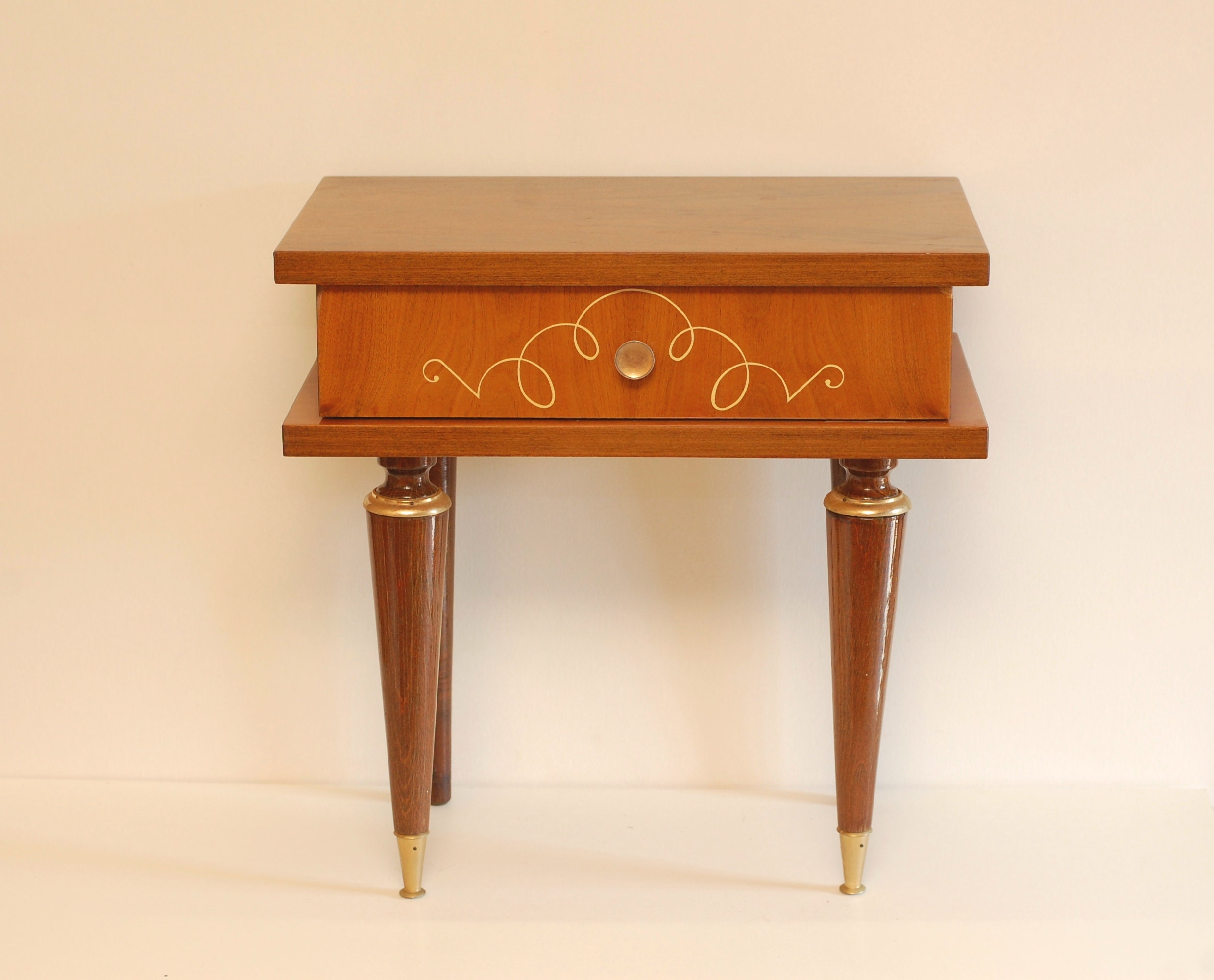 Vintage Français Table d'appoint en Bois avec Une Armoire à Tiroirs Mid Century Modern Style Furnitu