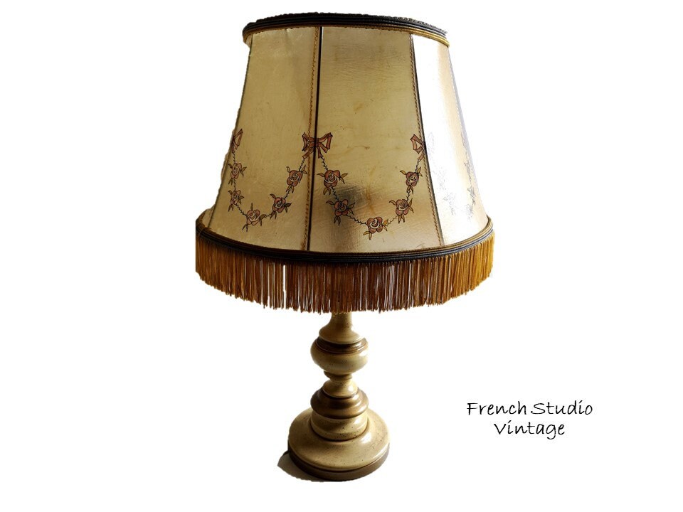 Vintage Français Lampe de Table Éclairage Cuir Abat-Jour avec Roses Peintes à La Main Signé Par Arti