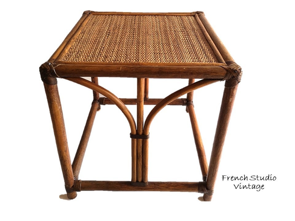Vintage Français Bamboo Table d'appoint Bent Cane Basse Tissé Osier Top Mid Century Boho Home Decor/