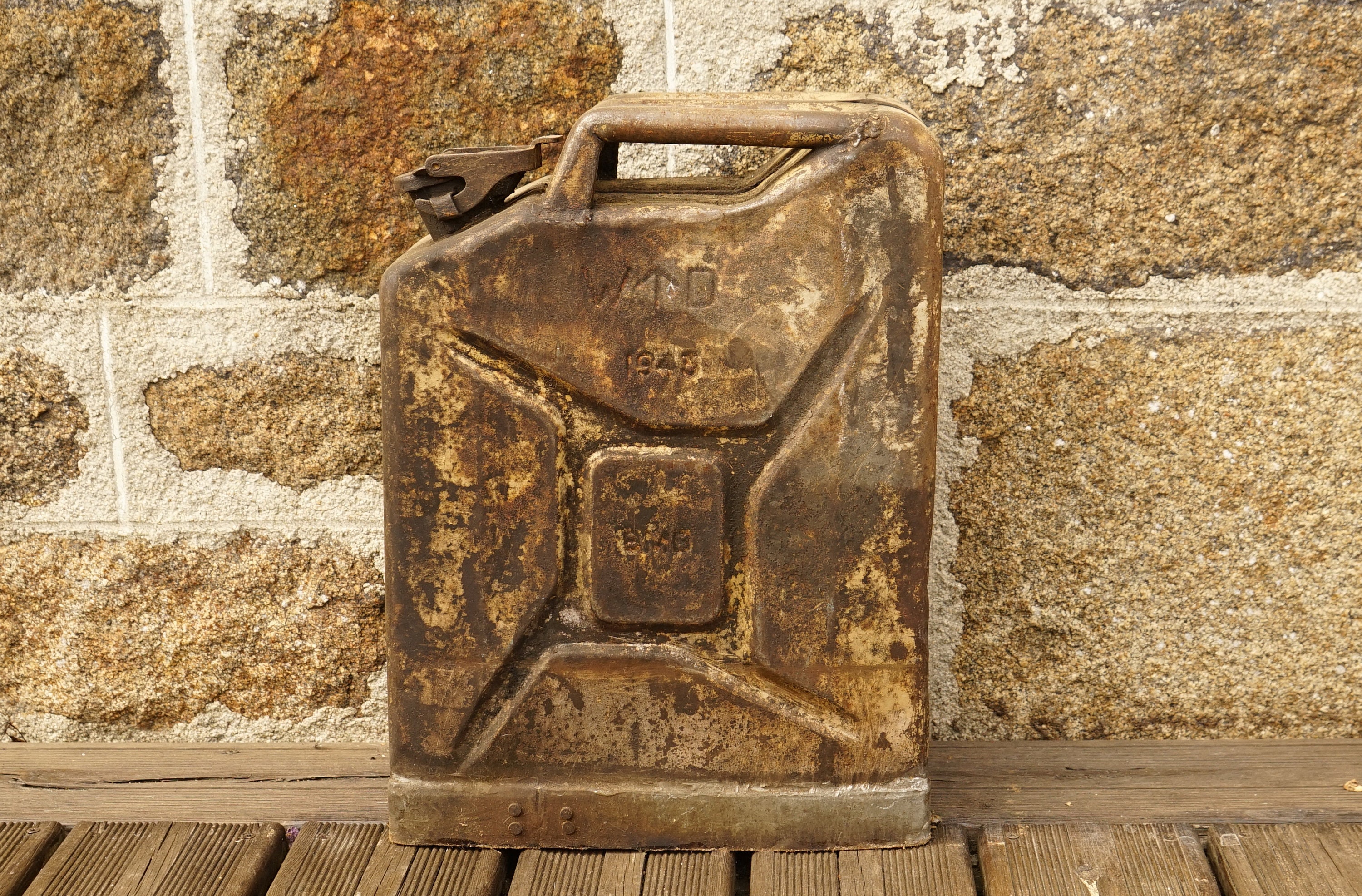 ヴィンテージ 1943 金属製ジェリカン：フランス軍コレクターズアイテム