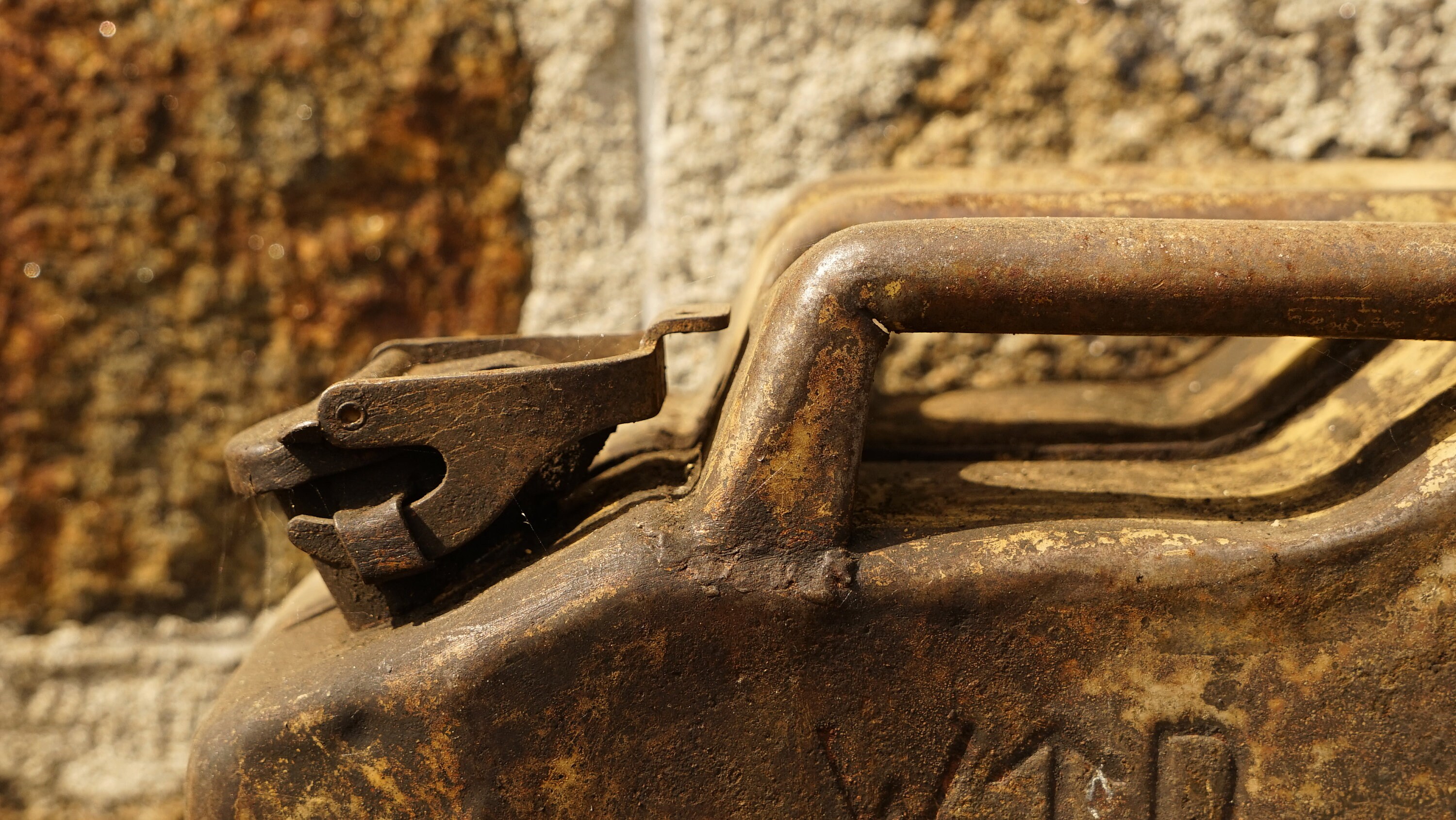 ヴィンテージ 1943 金属製ジェリカン：フランス軍コレクターズアイテム