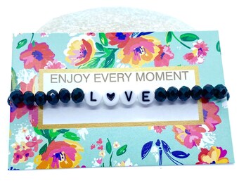 Bracelet with pearls and "Love" lettering