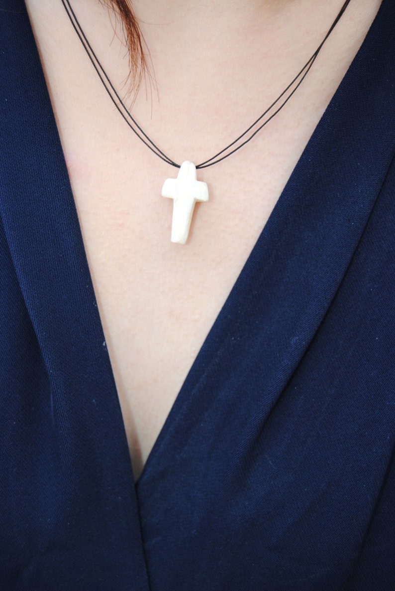 Cross pendant natural