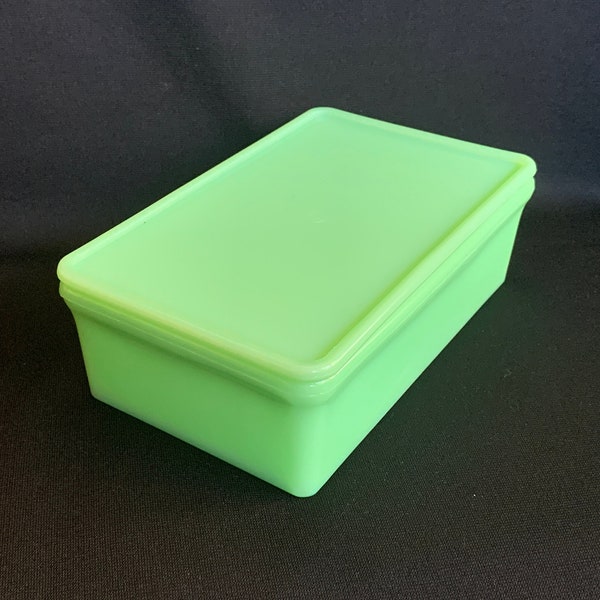 McKee Glass Jadeite Green 8 x 5 Covered Refrigerator Dish with Plain Top