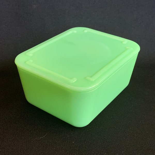 McKee Glass Jadeite Green 5 x 4 Covered Refrigerator Dish