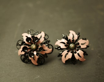 Enamel flowers set