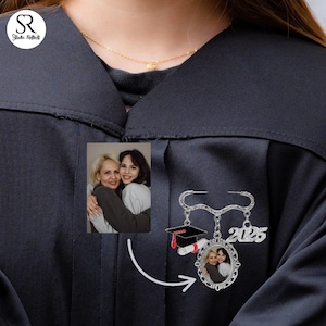 2025 Graduation Cap Gedenk Quaste Foto Pin, Klasse von 2025 Abschluss Pinning, Grad Cap Kleid Charme, grad Zeremonie Pin, Pin für Cap Bild