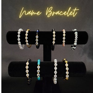 Pulsera personalizada con nombre y cuentas de vidrio: regalo hecho a mano para damas de honor, madres, recién nacidos y graduados.