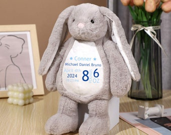 Peluche personnalisée lapin gris : cadeau pour nouveau-né avec monogramme et statistiques de naissance brodées