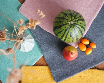 High quality placemats, 100% sheep's wool, carefully handmade, pretty and elegant, durable and durable, protects any surface