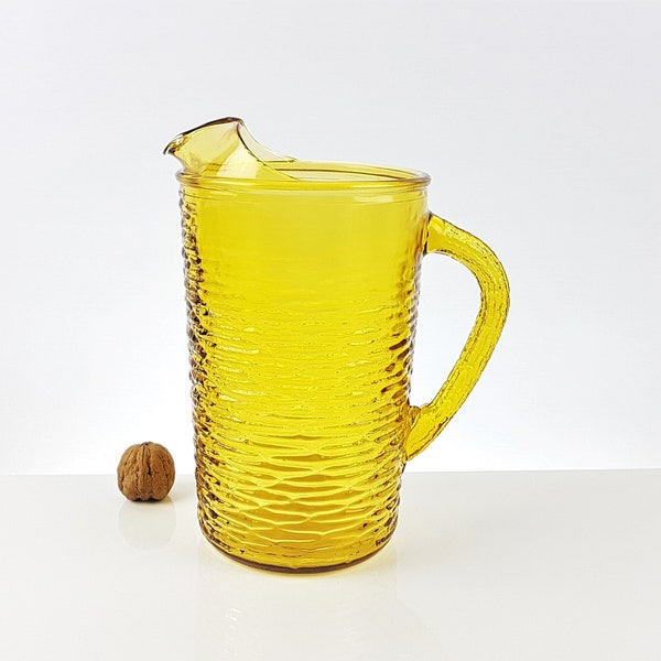 Vintage Wasserkrug, Saftkrug aus strukturiertem Glas Ocker - Bernstein  Kanne
