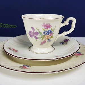 Antique place setting made of porcelain Hutschenreuther Dept. Paul Müller Selb / Art Deco collection cup