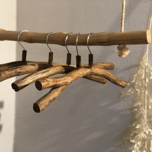 zarter Kleiderbügel aus Stämmen & Ästen / Holzkleiderbügel / Upcycling - Recycling