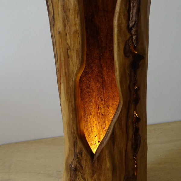 Leuchte / Lampe / Bodenleuchte aus Holz, handgefertigt