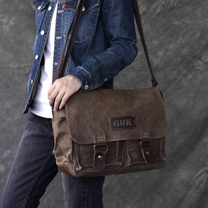 Handgemaakte koerierstas van gewaxt canvas, 14-inch laptoptas, gepersonaliseerd Vaderdagcadeau, crossbodytas, schoudertas, waterdichte aktetas, herencadeau afbeelding 5