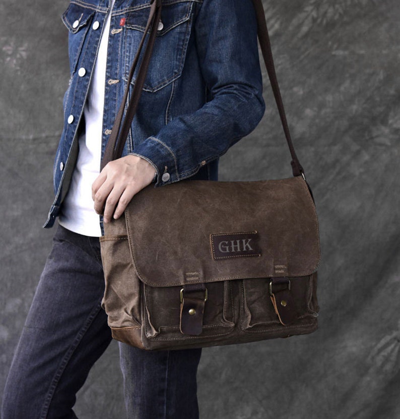 Handgemaakte koerierstas van gewaxt canvas, 14-inch laptoptas, gepersonaliseerd Vaderdagcadeau, crossbodytas, schoudertas, waterdichte aktetas, herencadeau afbeelding 5
