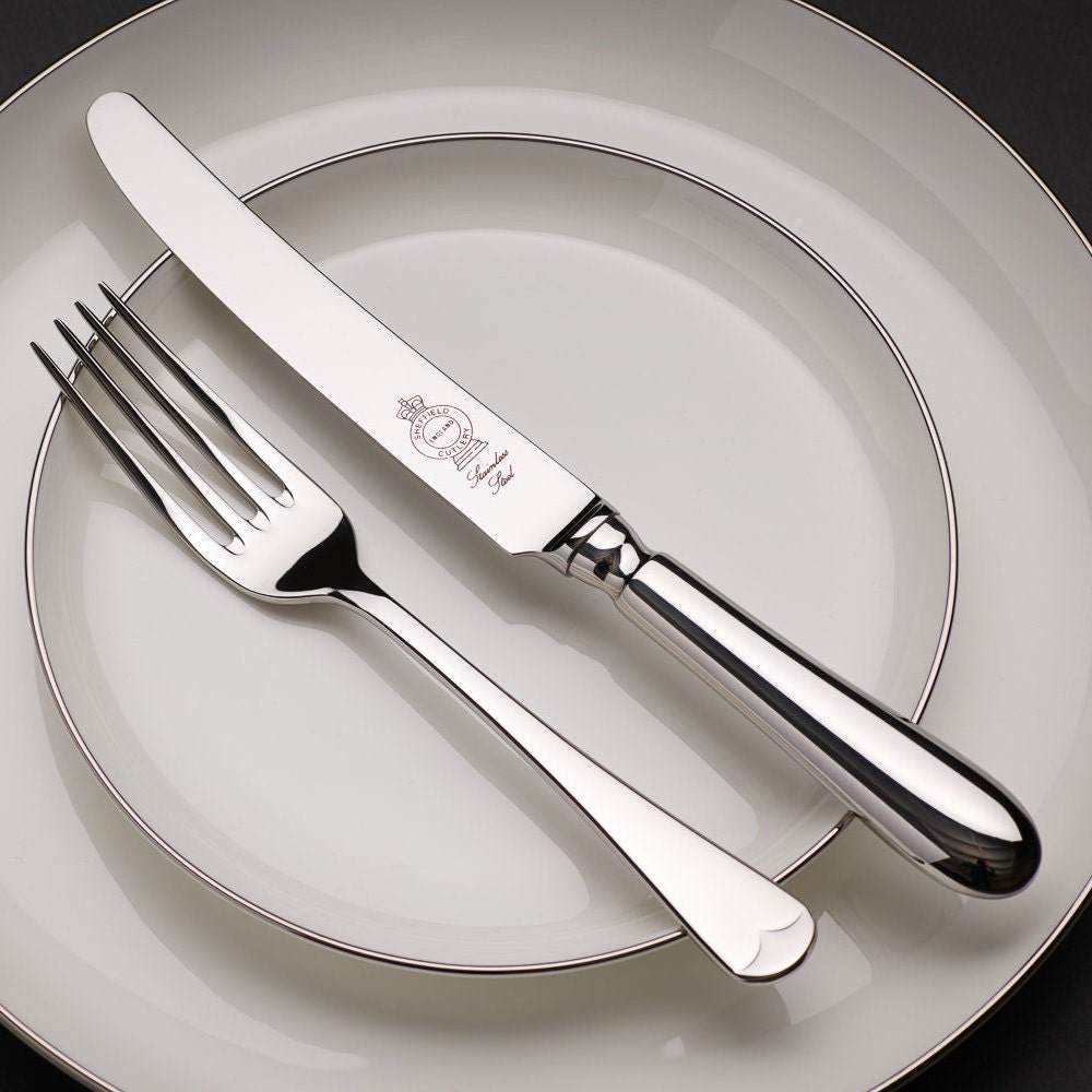 Oneida Carolina 65-Piece Silverware Set, 18/10 Stainless Steel