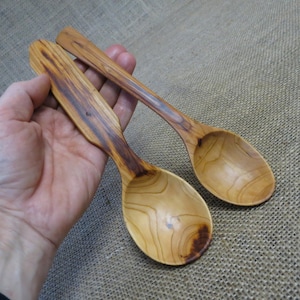 Cuchara de madera para frutas Cuchara grande duradera Cuchara de madera para senderismo hecha a mano Cuchara para servir hecha a mano Cucharas de madera