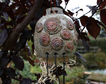 Insect ball Earwig ball frost-resistant garden ceramics side applications on the ball with hangers made of wooden beads and ceramic plates