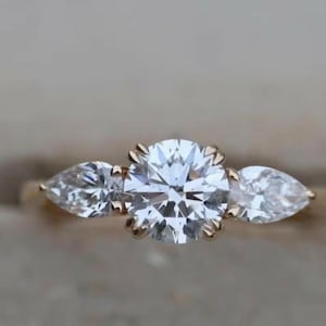 1.5 CT Round Cut Trilogy Pear Cut Three Stone Ring, Past-present-Future Ring Square Edge Band Trending Gold Jewelry, 14k Solid Yellow Gold