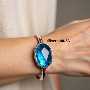 ブルートパーズ バングル ブレスレット 高品質 ブルートパーズバングル - Etsy 日本