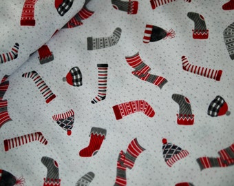 Wilmington Patchworkstoff SNOWY TIDINGS Socken & Mützen, Weihnachtsstoff Baumwollstoff Stoff Winter Dekostoff