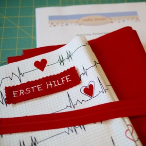 DIY Nähset Tasche mit EKG-Motiv – Erste-Hilfe-Aufnäher, Reißverschluss & bebilderte Anleitung – Geschenk für Nähfans - Nähbox Pillen Tasche