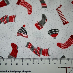 Wilmington Patchworkstoff SNOWY TIDINGS Socken & Mützen, Weihnachtsstoff Baumwollstoff Stoff Winter Dekostoff Bild 4
