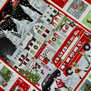 Puede incluir: Una tela navideña festiva con monumentos de Londres, un autobús de dos pisos rojo y figuras que llevan regalos. El diseño incluye una noria, el Big Ben y el texto "Merry Christmas". La tela tiene un borde rojo y cuadrados numerados.
