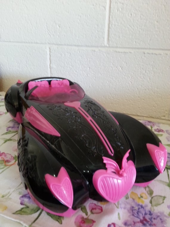 draculaura car