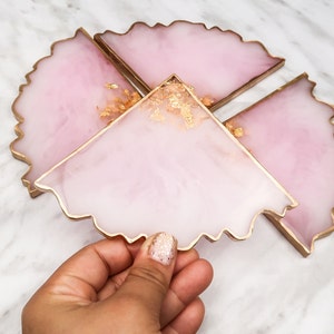 Rose quartz resin coaster set 4, pink geode home decor, jewelry display, desk organizer, perfume tray image 3