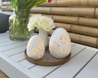 Easter table decoration, tray with two LED porcelain Easter eggs with flowers including batteries