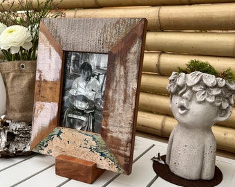 Picture frame made of old found wood, shabby, unique (22 x 27 cm) reclaimed wood, picture: 10x15. , white, cream