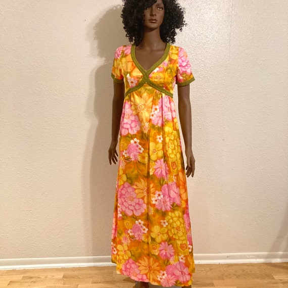 60s Hawaiian Floral Fantasy Dress - image 1