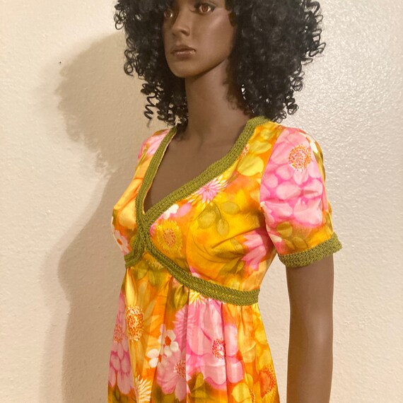 60s Hawaiian Floral Fantasy Dress - image 3