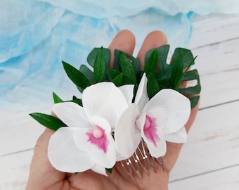 White orchid hair comb Monstera wedding hair comb Tropical headpiece Orchid hair clip Tropical hair flowers Tropical headpiece