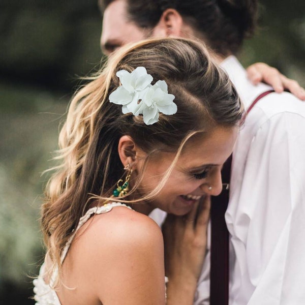 White flower bobby pin Flower hairpin Floral bobby pin Bridal flower hair Ivory flower bobby pin White flower clip Ivory headpiece