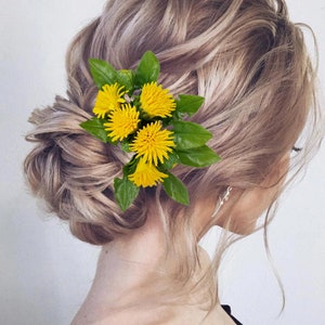 Dandelion floral hair comb Yellow dandelion headpiece Wildflower hair comb Yellow flower hair comb Dandelion hair clip Yellow hair flower