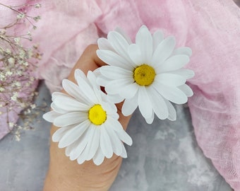 White Daisy hair pin White hair piece White flower hair pin Head piece for bride Wedding hair accessories Chamomile hair pins Daisy wedding