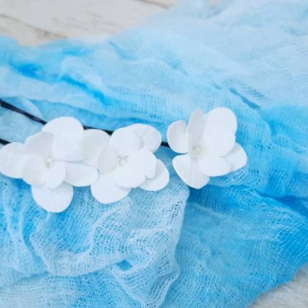 White hydrangea Flower Bobby pins  Hydrangea Small white flowers Floral hair pins Wedding flower hair pins Hydrangea wedding