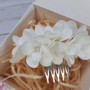 White hydrangea Flower hair comb Hydrangea  Floral hair piece Wedding flower hair comb Hydrangea wedding