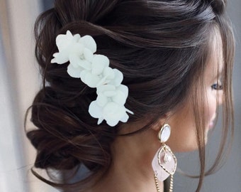 White hydrangea Flower hairpins Hydrangea  Small white flowers Floral hair pins Wedding flower hair pins Hydrangea wedding