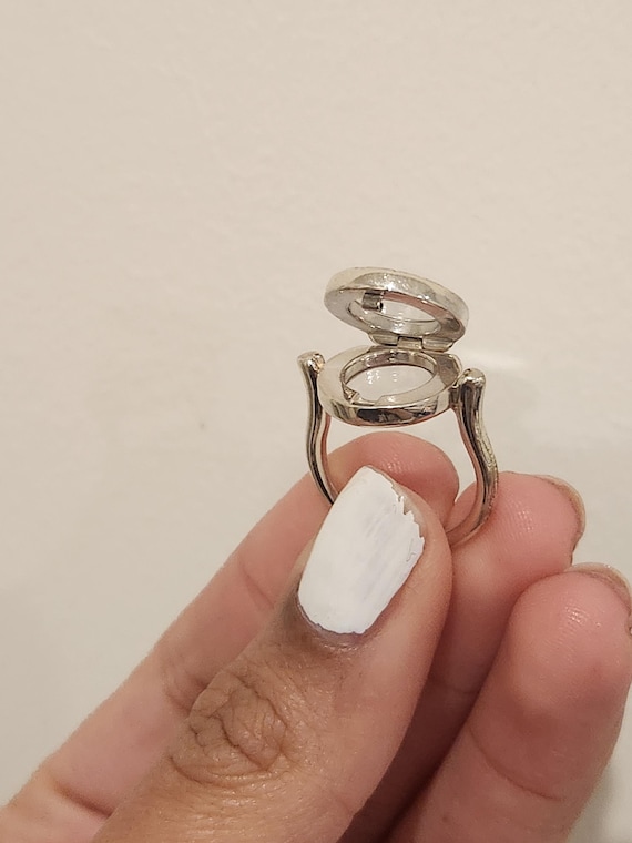 Pandora floating locket ring discount