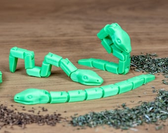 Articulated Catnip Snake Toy | Cat Toy for Bug Chasers | Filled with Catnip or Silvervine | 3D Printed Small Gift for Cats