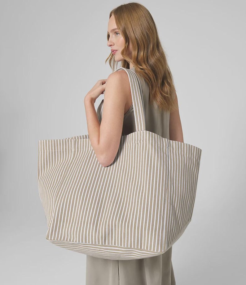 Bolso de playa extragrande personalizado, bolso tote grande a rayas, bolso de vacaciones con nombre personalizado, bolso tote de verano, bolso de viaje, regalo para ella. imagen 4